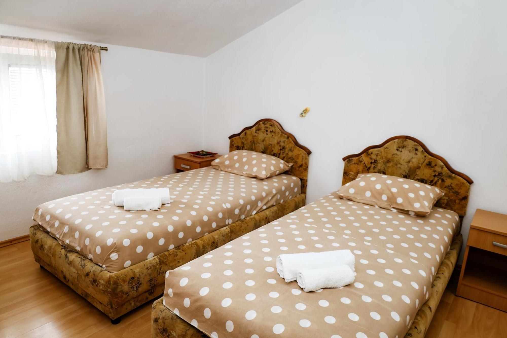 Apartments Djukic Тиват Екстер'єр фото